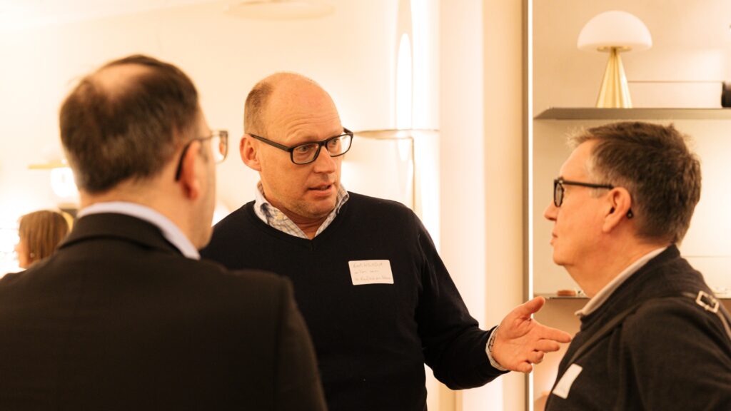 Kurt Wilhelm im Gespräch bei der Branding-Präsentation der IG Kaufleute Lerchenfelder Straße in Wien.