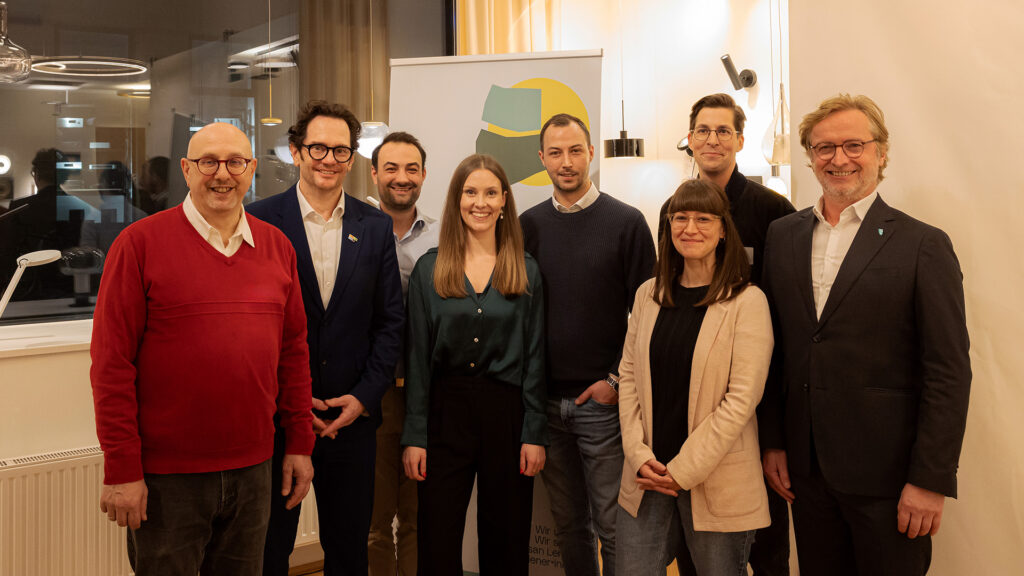 Gruppenfoto des Vorstands der IG Kaufleute Lerchenfelder Straße mit den Bezirksvorstehern Markus Reiter und Martin Fabisch.