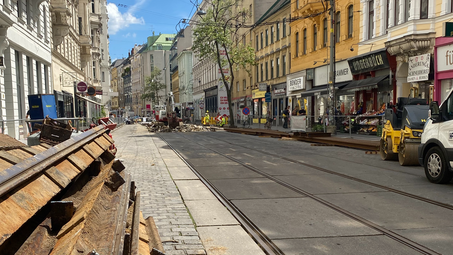 Gleisbauarbeiten in der Lerchenfelder Straße in Wien während der Erneuerung der Straßenbahngleise.