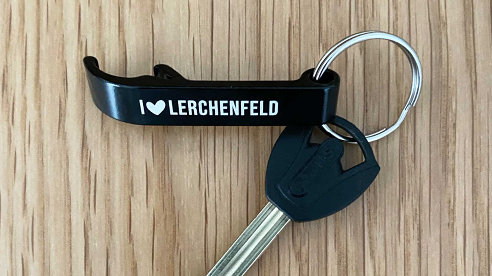 wien-zu-fuss-gratis-flaschenoffner-i-love-lerchenfeld-mit-schluesselring